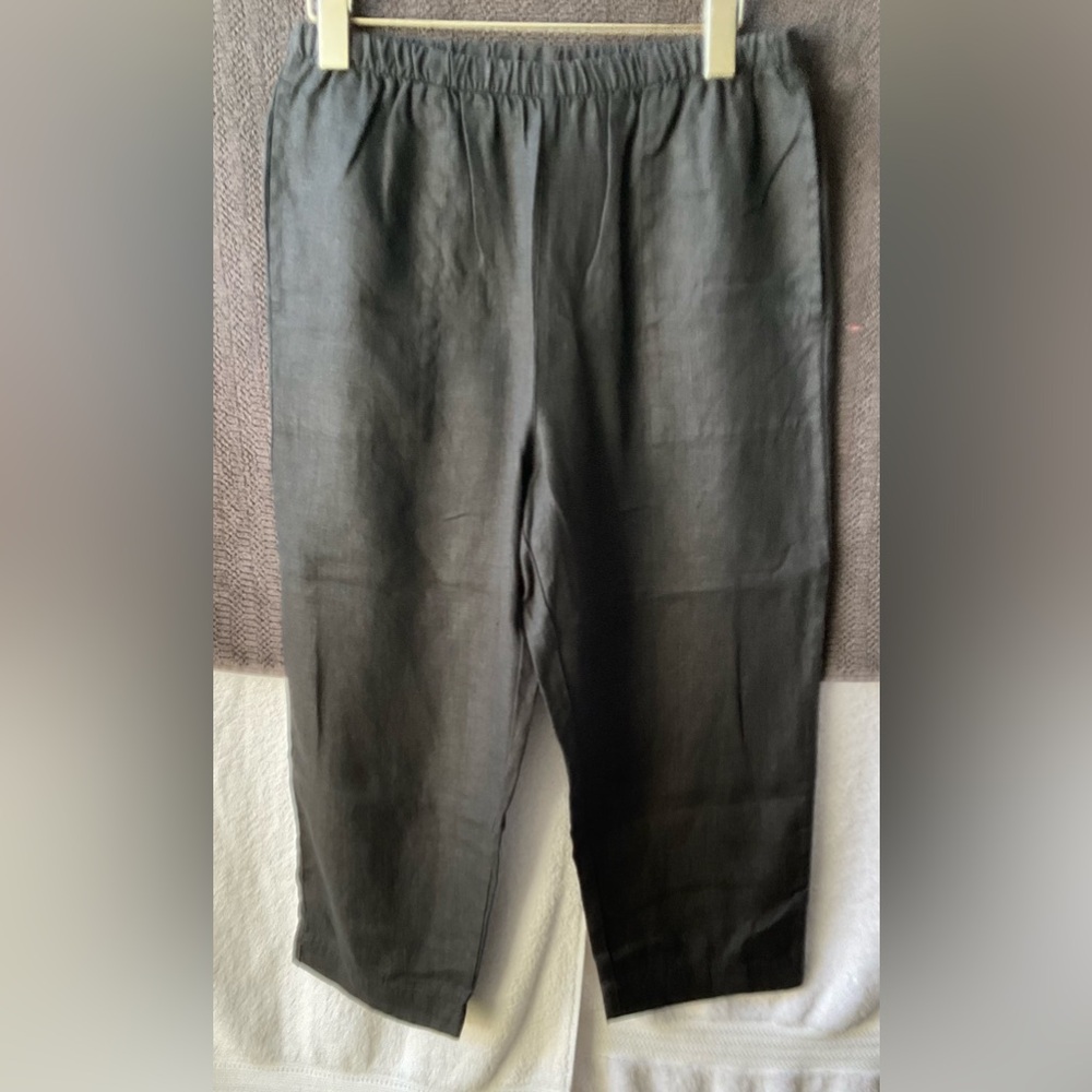 Chico's Black Pull-On Cropped Capri Pants